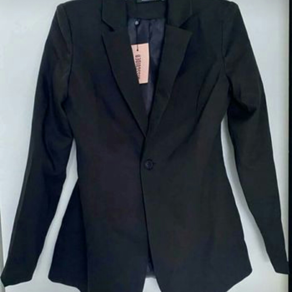 BLACK BLAZER FROM MISSGUIDED